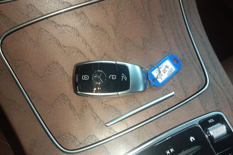 Used Mercedes-Benz E-Class 2023 Updated E 300 L Fashion Edition Vehicle Key