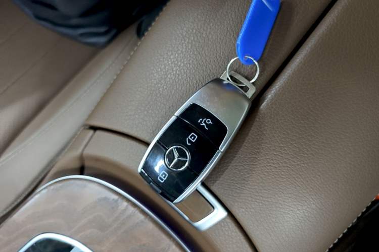 Used Mercedes-Benz E-Class 2023 Updated E 300 L Fashion Edition Vehicle Key