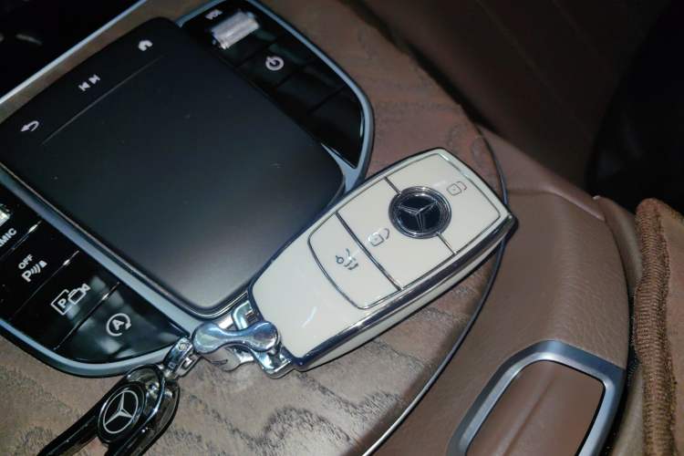 Used Mercedes-Benz E-Class 2023 Updated E 300 L Fashion Edition Vehicle Key