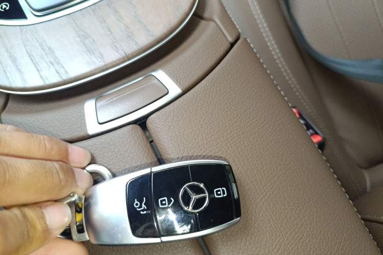 Used Mercedes-Benz E-Class 2023 Updated E 300 L Fashion Edition Vehicle Key