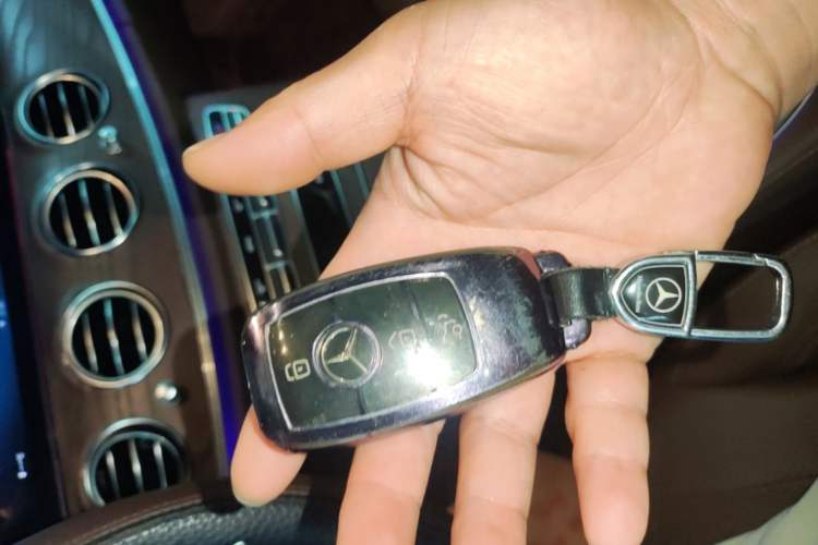 Used Mercedes-Benz E-Class 2023 Updated E 300 L Fashion Edition Vehicle Key