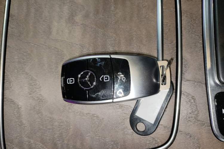Used Mercedes-Benz E-Class 2023 Updated E 300 L Fashion Edition Vehicle Key