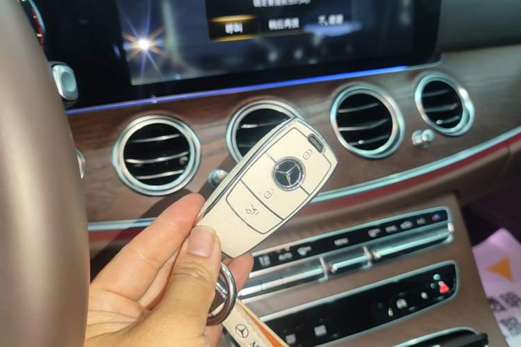 Used Mercedes-Benz E-Class 2023 Updated E 300 L Fashion Edition Vehicle Key
