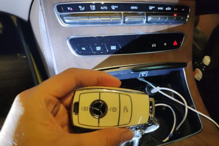 Used Mercedes-Benz E-Class 2023 Updated E 300 L Luxury Edition Vehicle Key
