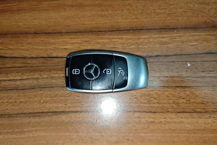 Used Mercedes-Benz E-Class 2023 Updated E 300 L Fashion Edition Vehicle Key