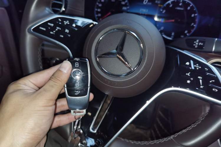Used Mercedes-Benz E-Class 2023 Restyled E 300 L Sporty and Stylish Edition Vehicle Key