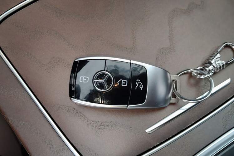 Used Mercedes-Benz E-Class 2023 Updated E 300 L Fashion Edition Vehicle Key