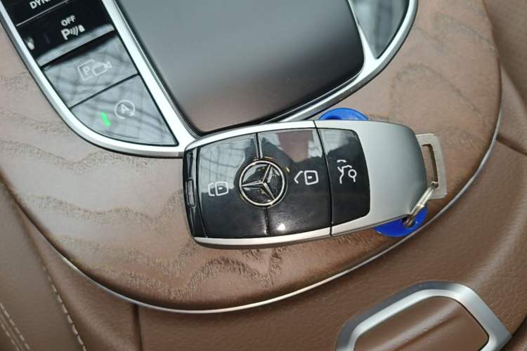 Used Mercedes-Benz E-Class 2023 Updated E 300 L Fashion Edition Vehicle Key