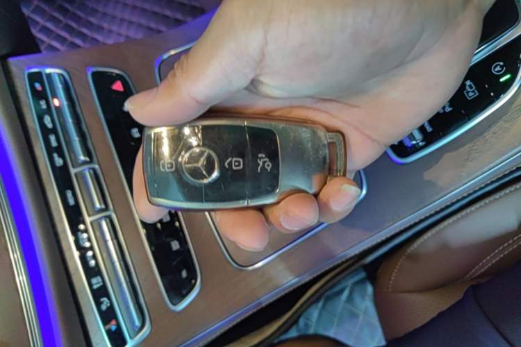 Used Mercedes-Benz E-Class 2023 Updated E 300 L Fashion Edition Vehicle Key