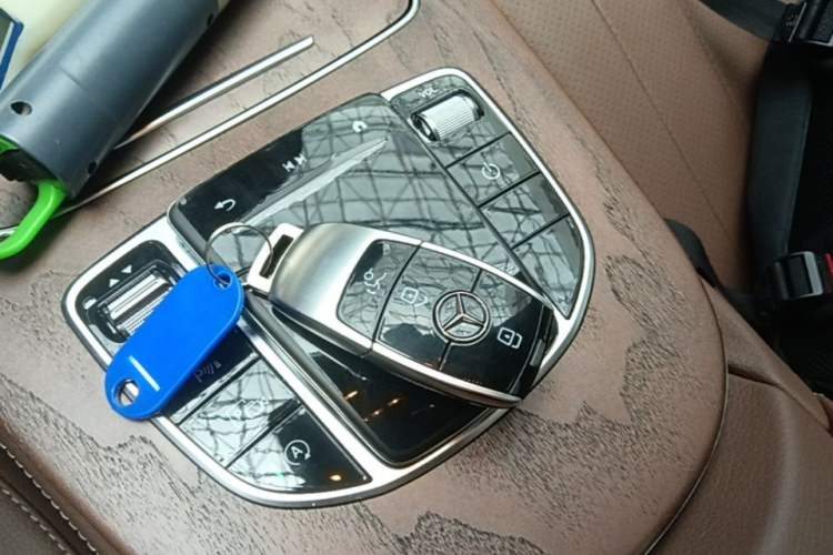 Used Mercedes-Benz E-Class 2023 Updated E 300 L Fashion Edition Vehicle Key