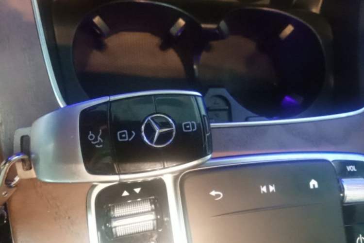 Used Mercedes-Benz E-Class 2023 Updated E 300 L Fashion Edition Vehicle Key