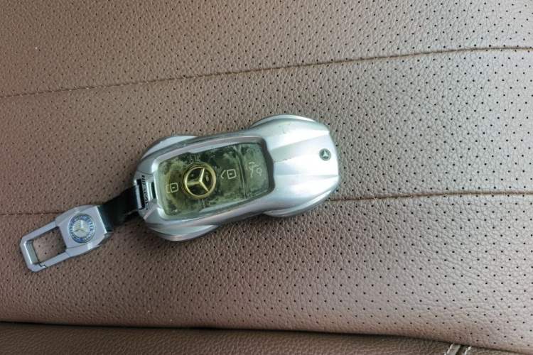 Used Mercedes-Benz E-Class 2023 Updated E 300 L Fashion Edition Vehicle Key