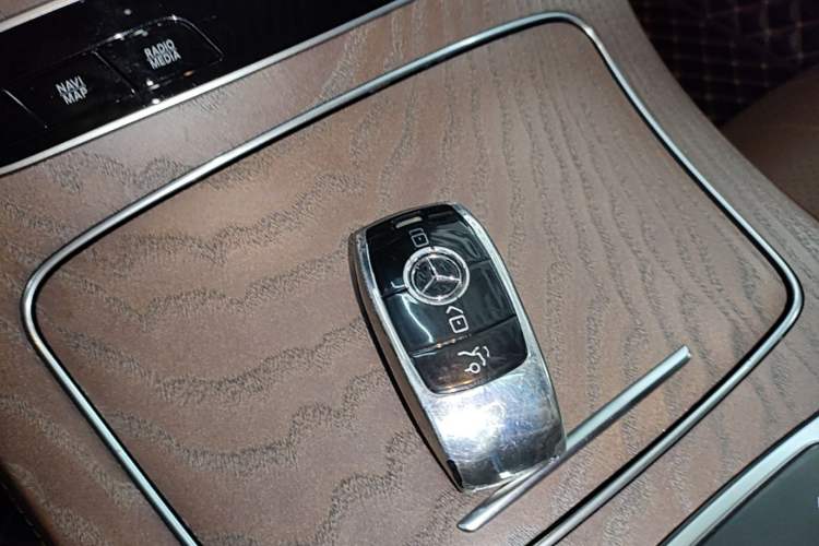 Used Mercedes-Benz E-Class 2023 Updated E 300 L Luxury Edition Vehicle Key