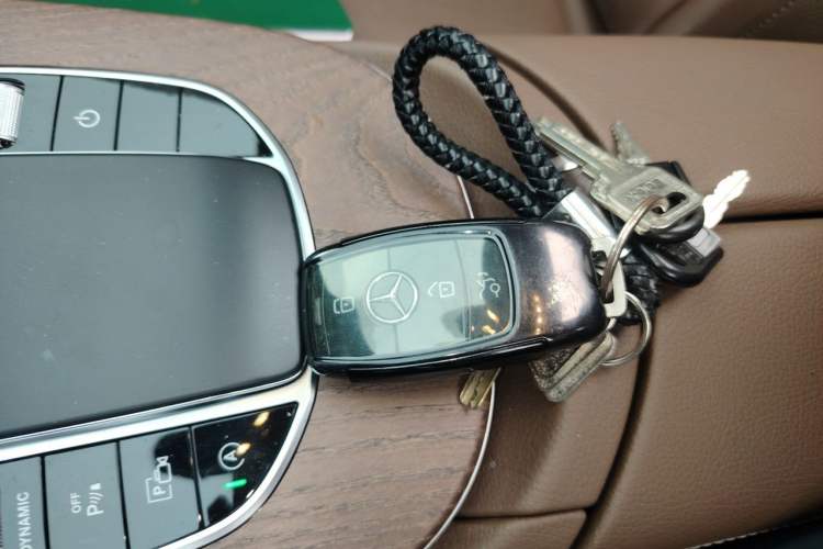 Used Mercedes-Benz E-Class 2023 Updated E 300 L Fashion Edition Vehicle Key