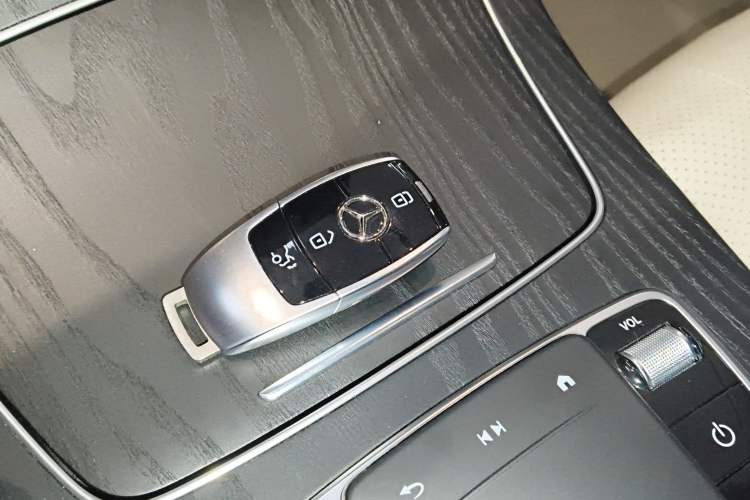 Used Mercedes-Benz E-Class 2023 Updated E 300 L Fashion Edition Vehicle Key