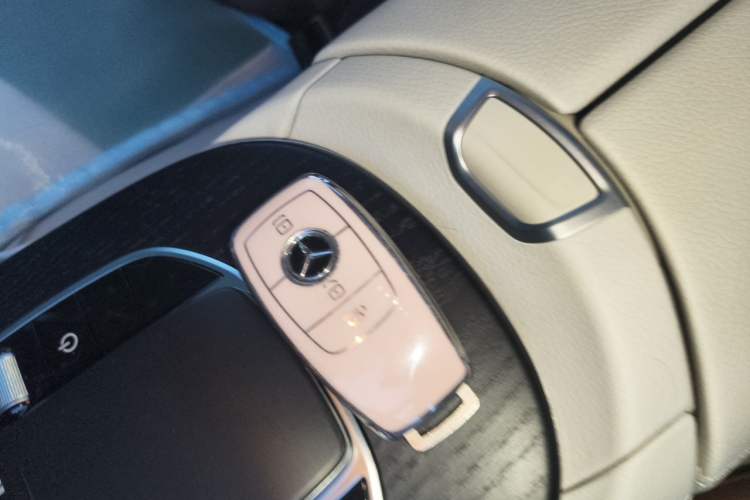 Used Mercedes-Benz E-Class 2023 Updated E 300 L Fashion Edition Vehicle Key