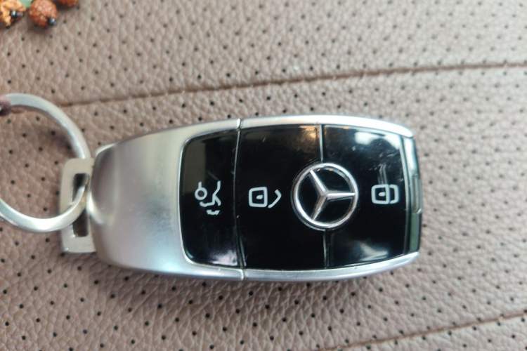 Used Mercedes-Benz E-Class 2023 Updated E 300 L Fashion Edition Vehicle Key