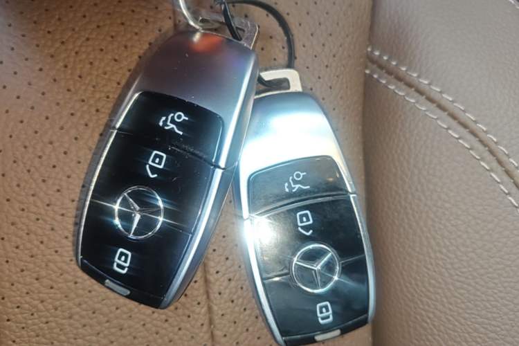 Used Mercedes-Benz E-Class 2023 Updated E 300 L Fashion Edition Vehicle Key