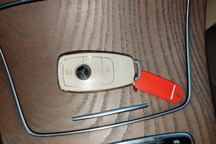 Used Mercedes-Benz E-Class 2023 Updated E 300 L Fashion Edition Vehicle Key