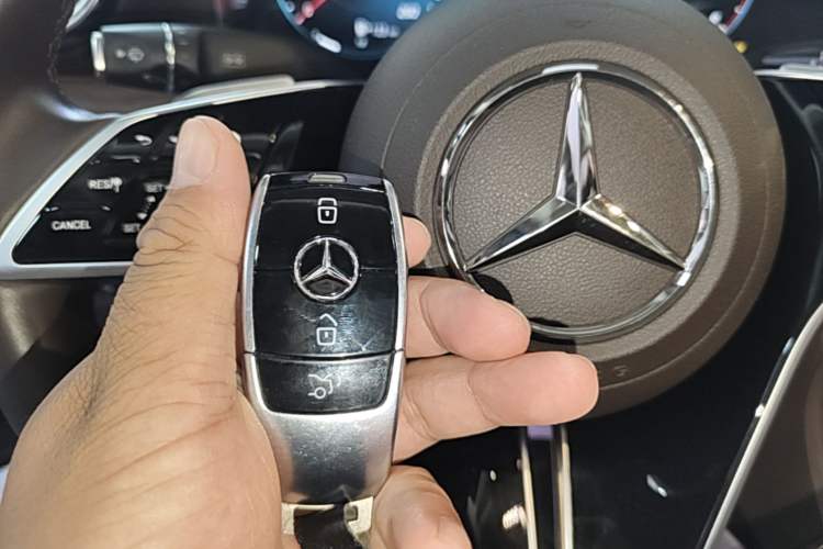 Used Mercedes-Benz E-Class 2023 Updated E 300 L Fashion Edition Vehicle Key