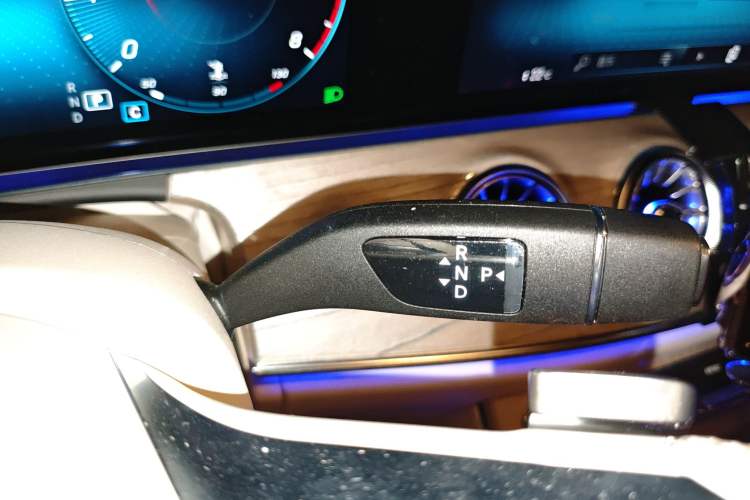 Used Mercedes-Benz E-Class 2023 E 260 Coupe Gear Lever