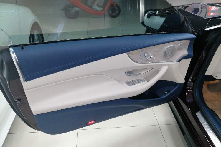 Used Mercedes-Benz E-Class 2023 E 260 Coupe Interior 2