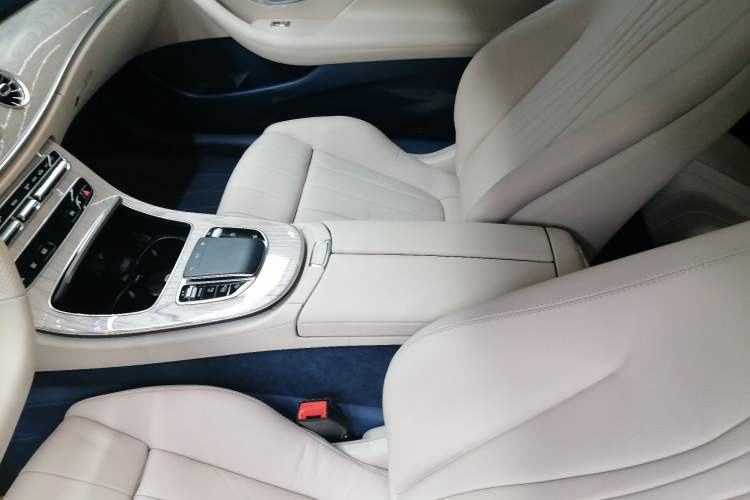 Used Mercedes-Benz E-Class 2023 E 260 Coupe Interior 4