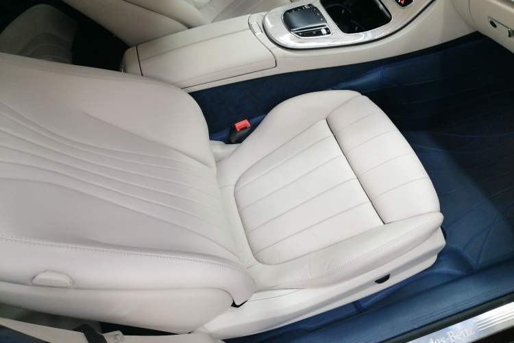 Used Mercedes-Benz E-Class 2023 E 260 Coupe Interior 5