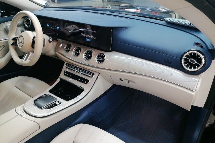 Used Mercedes-Benz E-Class 2023 E 260 Coupe Interior 6