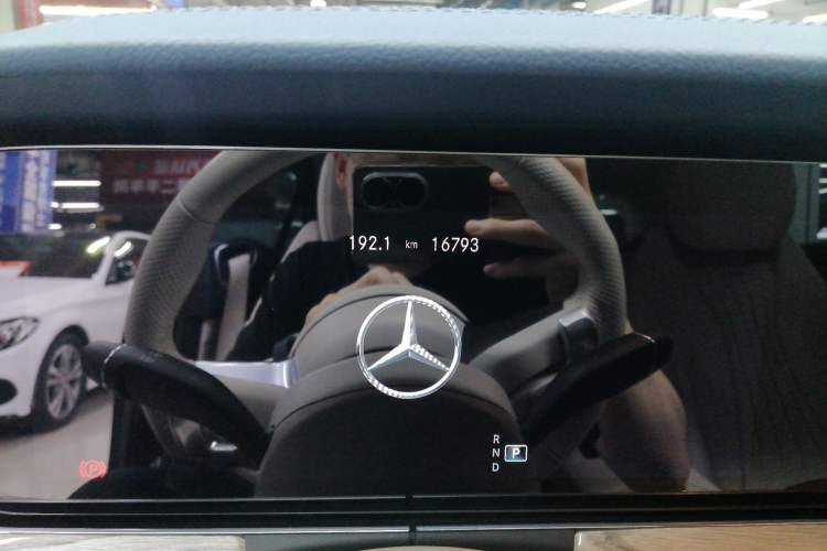 Used Mercedes-Benz E-Class 2023 E 260 Coupe Odometer Close Up