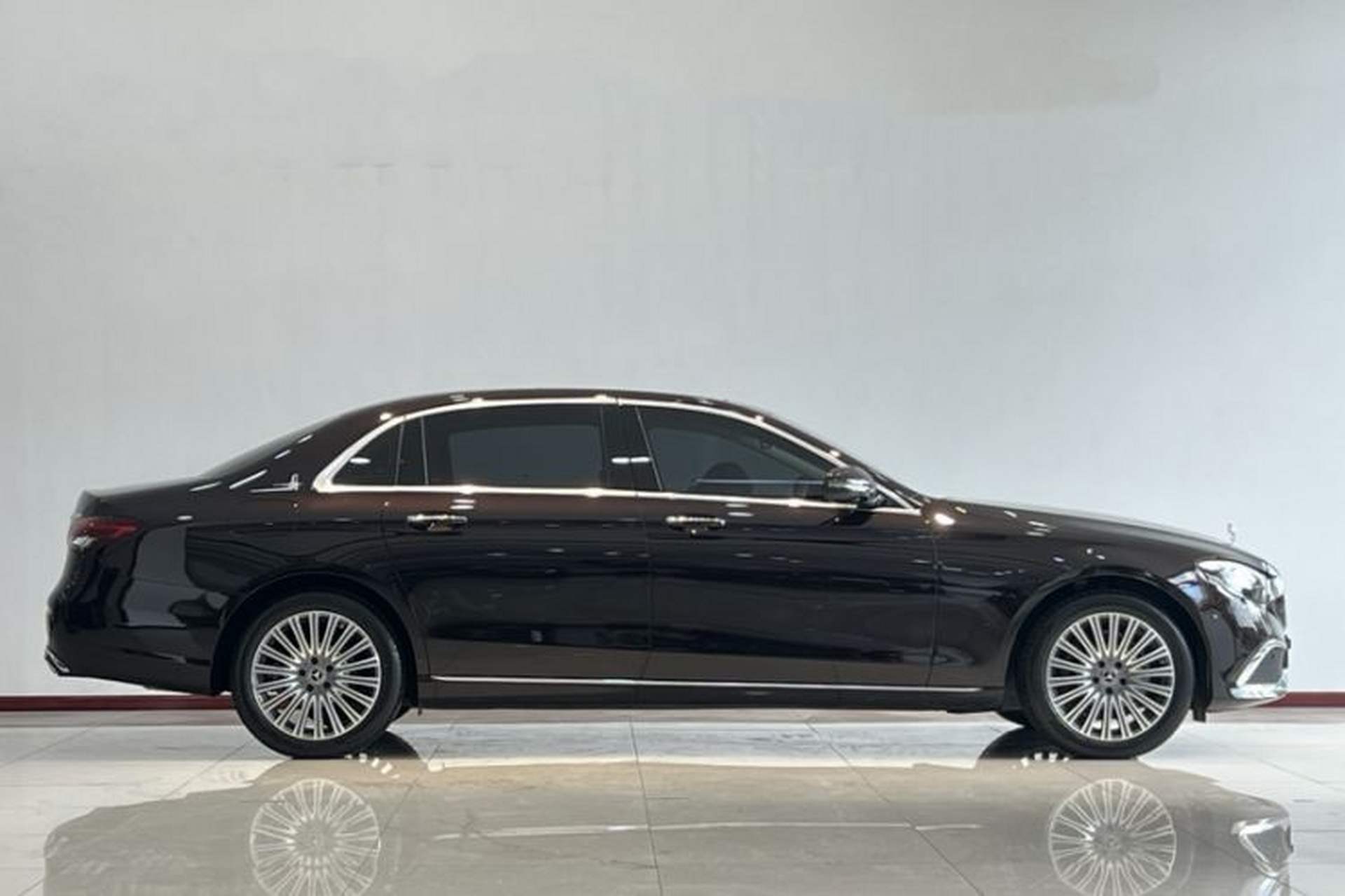 Used Mercedes-Benz E-Class 2023 Updated E 300 L Luxury Edition Exterior 4