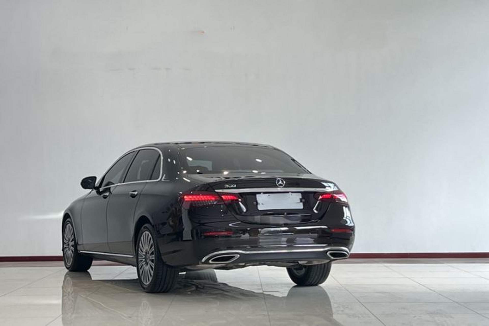 Used Mercedes-Benz E-Class 2023 Updated E 300 L Luxury Edition Exterior 5