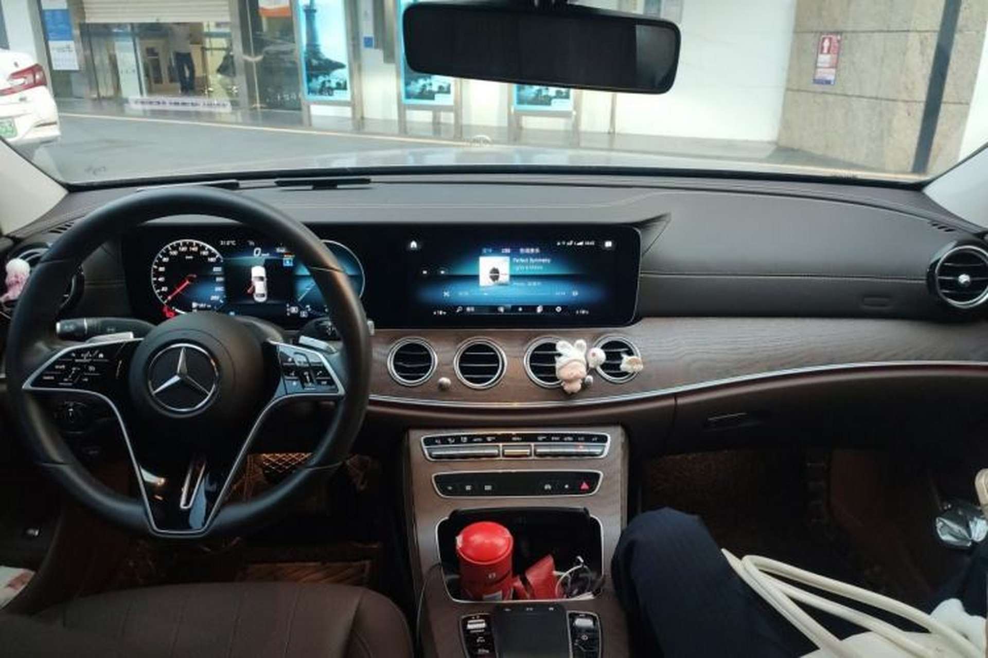 Used Mercedes-Benz E-Class 2023 Updated E 300 L Fashion Edition Center Console