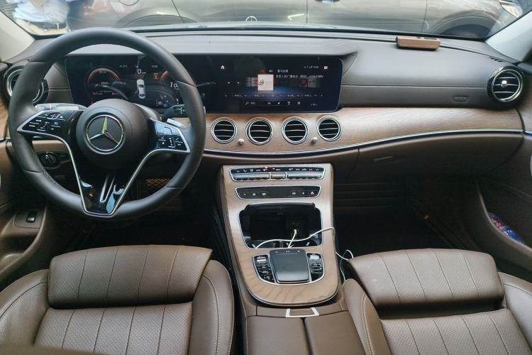 Used Mercedes-Benz E-Class 2023 Facelift E 260 L Center Console