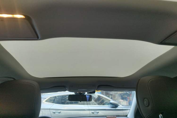 Used Mercedes-Benz E-Class 2023 Facelift E 260 L Headliner