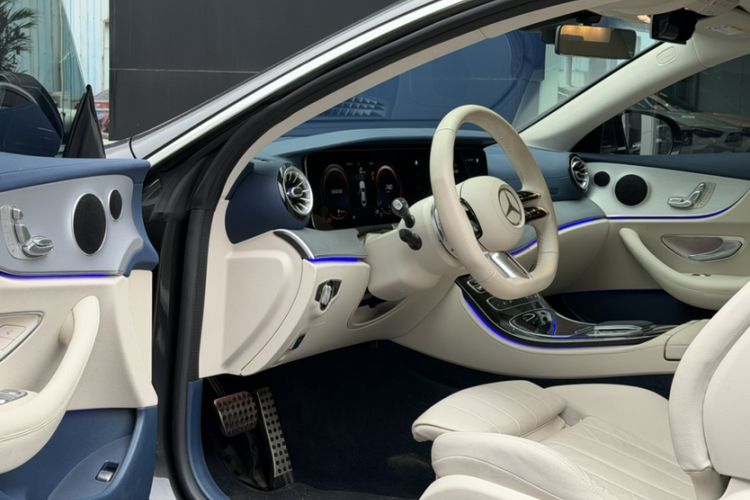 Used Mercedes-Benz E-Class 2023 E 260 Coupe Interior 4