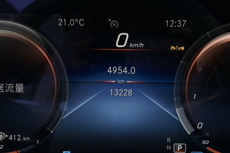 Used Mercedes-Benz E-Class 2023 E 260 Coupe Odometer Close Up