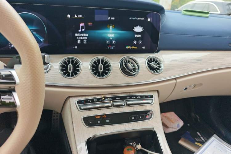 Used Mercedes-Benz E-Class 2023-Year Restyled E 260 Coupe Audio And AC Panel