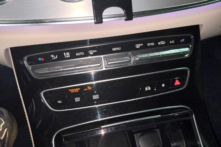 Used Mercedes-Benz E-Class 2023 E 260 Coupe Audio And AC Panel