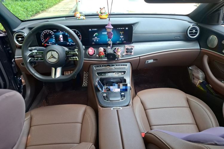 Used Mercedes-Benz E-Class 2023 E 300 L Sport Luxury Edition Center Console