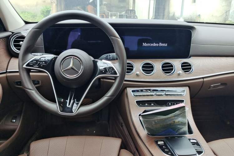 Used Mercedes-Benz E-Class 2023 Facelift E 260 L Center Console