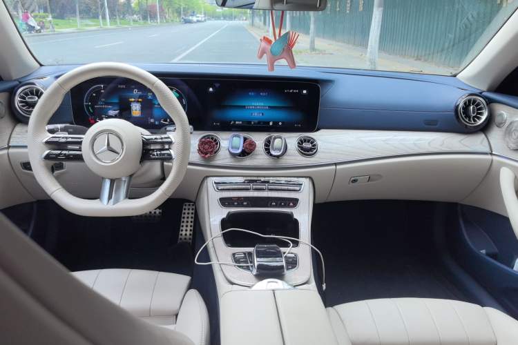 Used Mercedes-Benz E-Class 2023 E 260 Convertible Coupe Center Console