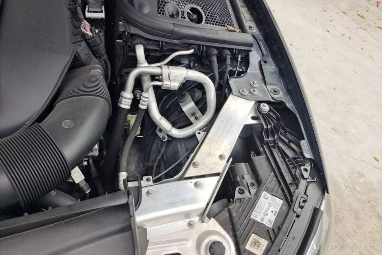 Used Mercedes-Benz E-Class 2023 Facelift E 260 L Engine Bay Left