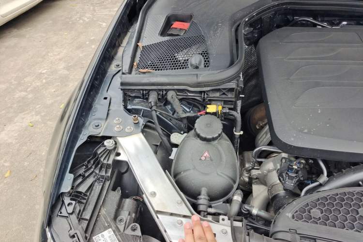 Used Mercedes-Benz E-Class 2023 Facelift E 260 L Engine Bay Right