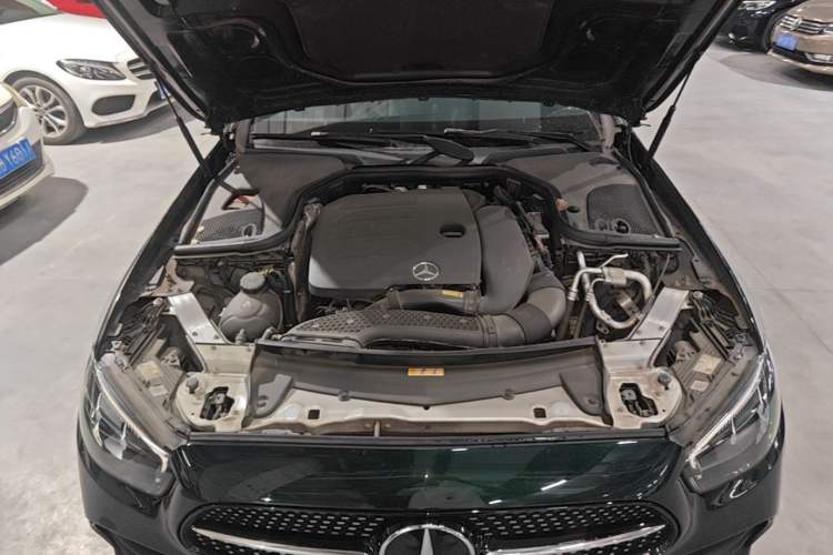 Used Mercedes-Benz E-Class 2023 E 260 Coupe Engine Bay
