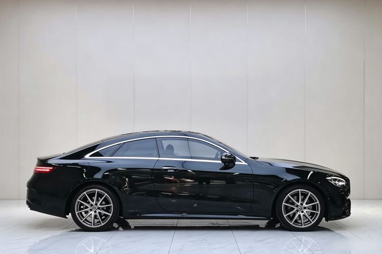 Used Mercedes-Benz E-Class 2023 E 260 Coupe Exterior 2