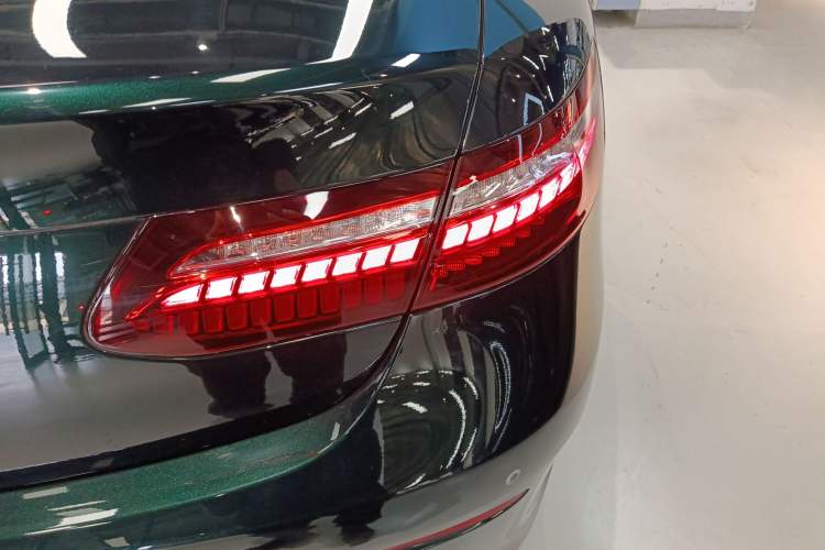 Used Mercedes-Benz E-Class 2023 E 260 Coupe Exterior 3