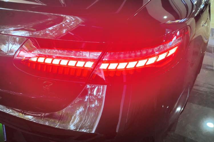 Used Mercedes-Benz E-Class 2023 E 260 Coupe Exterior 3