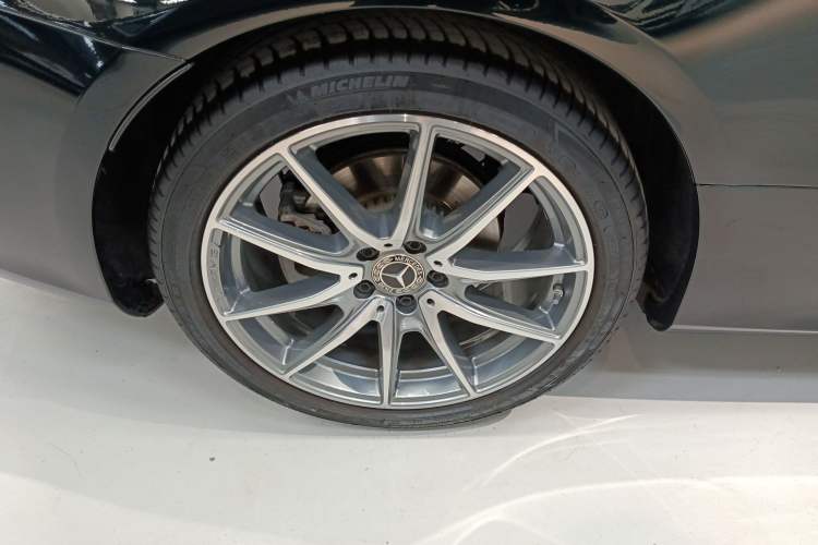Used Mercedes-Benz E-Class 2023 E 260 Coupe Exterior 5