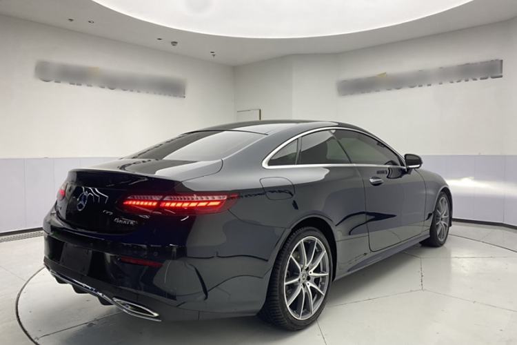 Used Mercedes-Benz E-Class 2023 E 260 4MATIC Coupe Exterior 5